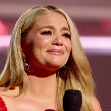 Lauren Alaina Broke Down Crying at the ACM Awards—Here’s Why