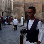 بالفيديو.. التصوير في شارع المُعز..«أكل
