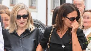 Paula Echevarría, desolada en el funeral de su padre y arropada por Miguel Torres, su hija Daniella y sus mejores amigos