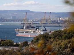 Ukraine-Krieg: Ukrainische Streitkräfte greifen ​zwei Tanker von Putins Schattenflotte an