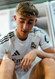  Buổi chụp hình chính thức của Dean Huijsen cho Real Madrid. #RMSVN