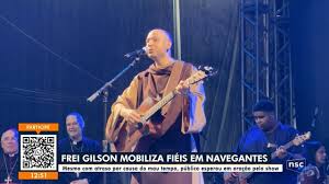 Frei Gilson mobilizou milhares de fiéis em Navegantes.