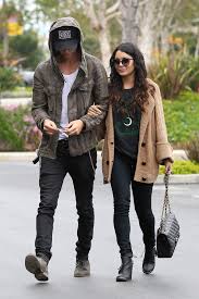 Résultat de recherche d'images pour "clarks desert boots"