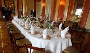 Kongen åpnet Slottet: Selger billetter for millioner