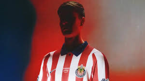 Chivas presenta su nueva piel para el Apertura 2026 con un homenaje a su historia