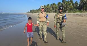 Marina Localiza a Menor que se Encontraba Extraviado en la Playa del Sol, Tabasco
