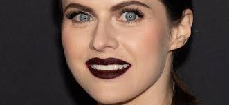 Alexandra Daddario: Fotos Sem Camisa e Revelações Que Surpreenderam a Web! - Imagen principal del artículo