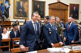 Det slo gnister om Iran-krigen i grilling av Pete Hegseth i Kongressen