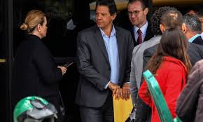 Lula fez cartas e recebeu Haddad 21 vezes na prisão, mas não tinha condenação no STF e restrições como as de Bolsonaro