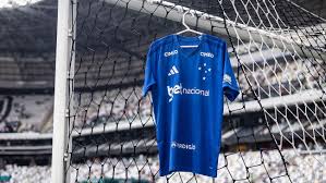 Cruzeiro recebe proposta por volante e avança por venda para clube português