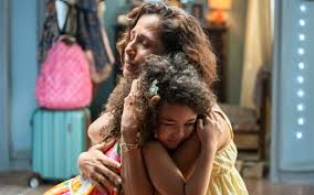 Sofia conhece Ellen em Dona de Mim, e vida da menina vira uma completa bagunça