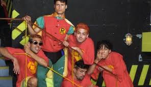 Corpos das Mamonas Assassinas serão exumados após 30 anos: história de um fenômeno musical que transformou a cultura brasileira