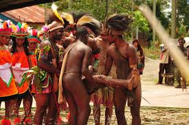 Hasil gambar untuk kesenian indonesia tari papua