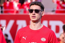 PSV traint met deze 28 spelers in aanloop naar Ajax-uit: goed en slecht nieuws vanuit ziekenboeg