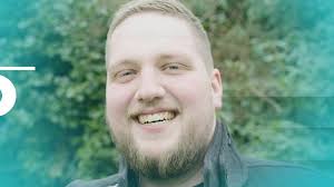 Tycho stort zich in Over Mijn Lijk volop in het carnavalsgedruis