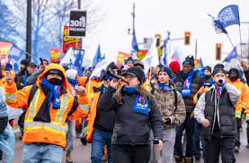 Warning from Montreal's blue-collar workers ahead of UCI Road World Championships - CTV News