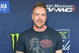Dax Shepard reflects on being raised by a single mom, says there can be ‘a blurry line between child and partner’