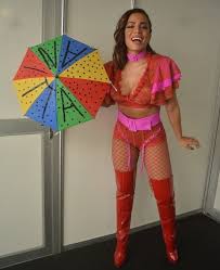 Resultado de imagem para looks da anitta no carnaval 2017