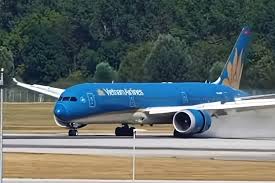 Boeing 787 da Vietnam Airlines foi atingido por pássaros durante decolagem em Munique