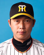 Years from now, when fans look back at the 2011 NPB season, it should be noted somewhere that Hanshin Tigers third baseman Takahiro Arai&#39;s biggest hit came ... - 025_01103888