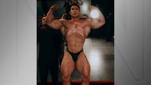 Ramon Dino atualiza físico a um mês do Mr. Olympia; veja antes e depois