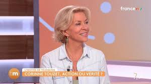 Corinne Touzet maman, elle évoque avec pudeur sa fille si discrète : “Elle est partie sur les routes, elle me manque”