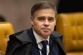 Mendonça rejeita retirar do ar vídeo de Flávio Bolsonaro que associa PT ao PCC e ao CV com uso de IA