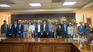 Lucen botas y sombrero la mayoría de regidores en el Cabildo