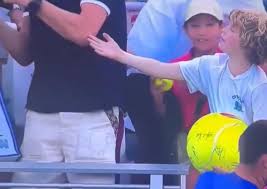 US Open: Fã Rouba Boné de Tenista e Indignação Viraliza! 🎾😡 - Imagen ilustrativa del artículo