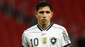 Savarino deixa o Botafogo após 'novela' e acerta com o Fluminense