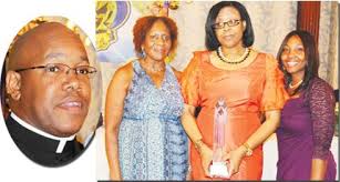 Dr. Roxie Irish (c) receiving “surpise” award from Jamaicans Valrie Wilson (l) and Kimberle Thompson on behalf of UVCGB members. - 9-12-2013-11-40-44-AM-6393792