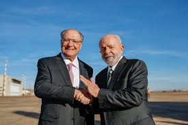 Lula declara R$ 4,8 milhões em bens ao TSE; Alckmin informa R$ 3,3 milhões