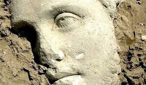 Ritrovata a Orvieto testa maschile policroma di fattura etrusca - OperaeOpera