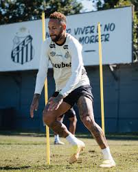 Neymar mantém programação de treinos e deve reestrear pelo Santos no fim de semana