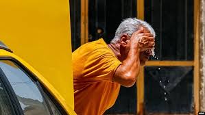 بیش از ۲۰ استان ایران در پی موج گرما و کمبود آب و برق تعطیل اعلام شدند