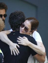 Corpo de Gracindo Jr. é velado no Rio; amigos e familiares se despedem