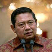 shouted the crowds cheering on incumbent President <b>Susilo Bambang Yudhoyono</b> <b>...</b> - Bambang-Yudhoyono_0