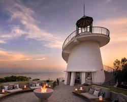 Immagine di Faro di Desroches al tramonto