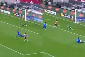 Increíble error de Kevin Mier le da la ventaja a Chivas en la Semifinal
