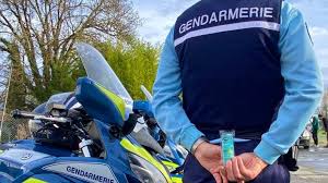 Elle prend le volant ivre, son ado de 14 ans alerte les gendarmes