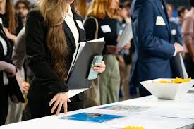 Bond Traders’ Risk-Filled Day Kicks Off With Key US Jobs Report