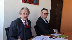 <b>Raymond Munch</b> (à gauche), directeur de la caisse primaire d&#39;assurance <b>...</b> - cela-devient-complique-darnaquer-la-secu