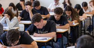 UEM: Cultura Brasileira no Vestibular! 8 Mil Candidatos em Ação!