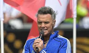 Robbie Williams mocked as he's likened to Sopranos character after bold World Cup outfit
