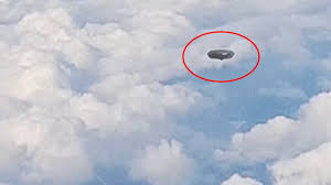 Ovnisdofuturo - UFO sighting in Spain recorded from an airplane ! More false could not be ! - Infinity Explorers http://infinityexplorers.com/ufo-sighting-spain-recorded-airplane-real | Facebook