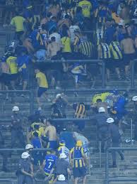 Cenas lamentáveis: torcidas e jogadores protagonizam brigas em noite de Libertadores e Sul-Americana