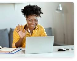 Image de Remote Marketing Manager working on a laptop