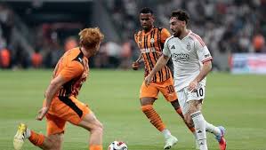 Beşiktaş cae ante Shakhtar Donetsk en la Europa League: Resumen y Reacciones
