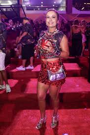 Lembra dela? Musa do menor tapa-sexo, Dani Sperle espera convite para voltar à Avenida