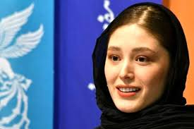 عکس| فرشته حسینی با کلاه معروف افغانی در جشنواره تورنتو